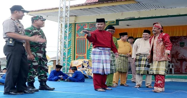 Bermain Gasing, Walikota Ikut Pertahankan Budaya Melayu